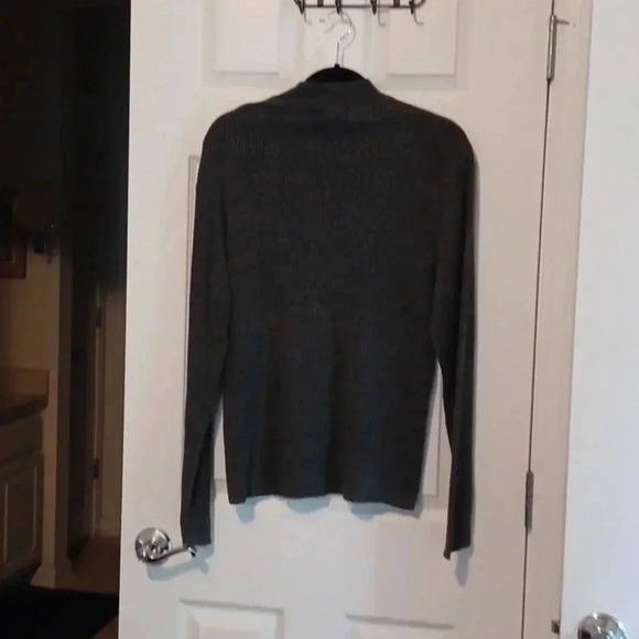 🐾Men's Perry Ellis black and white sweater - Picture 9 of 10